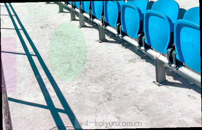 足球场战术板与数据节点示意图
